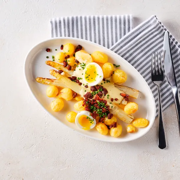 Gebackener Spargel mit knusprigen Speckstreifen