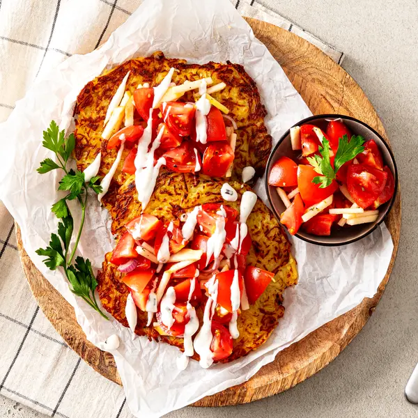 Kartoffelpuffer mit Tomatensalsa und Creme Fraiche
