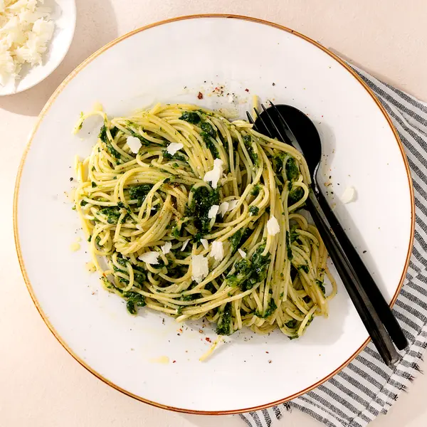 Spinatgrüne Pasta