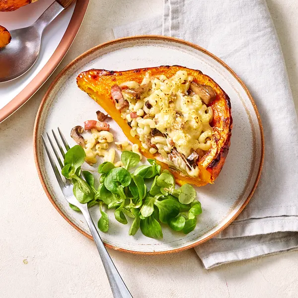 Nudelgratin in Kürbis