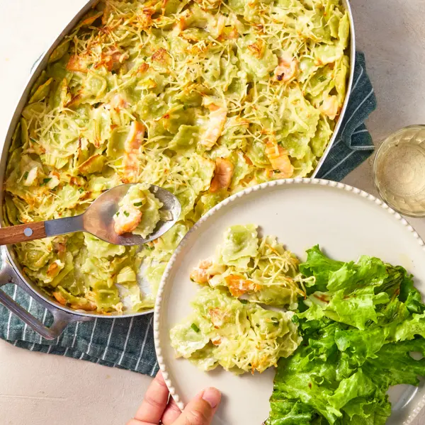 Cremiges Lachs-Ravioli-Gratin mit Lauch