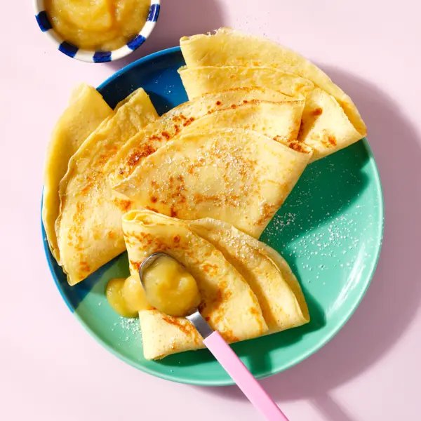 Pfannkuchen mit Apfelmus