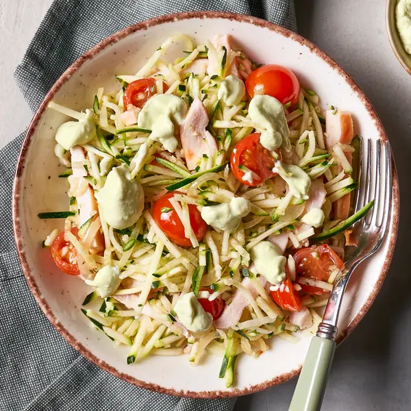 Zoodles mit cremiger Avocadosoße