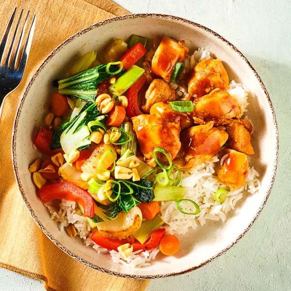 Süß-scharfes Hühnchen mit Erdnüssen