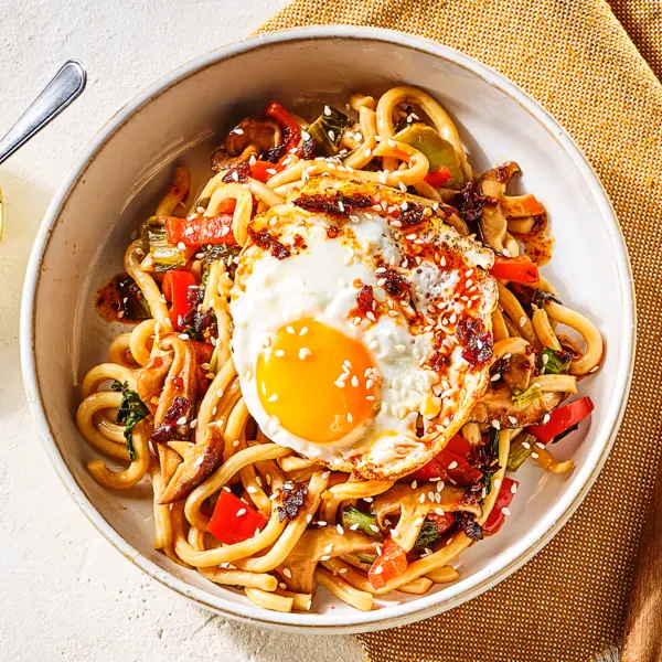 Nudelschüssel mit Shiitake und Ei