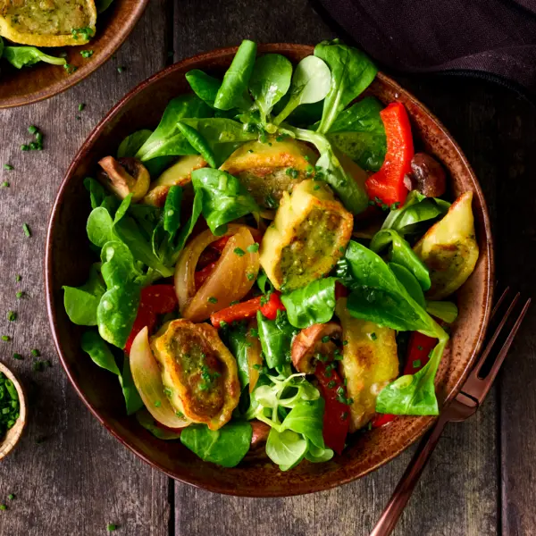 Lauwarmer Maultaschen-Feldsalat