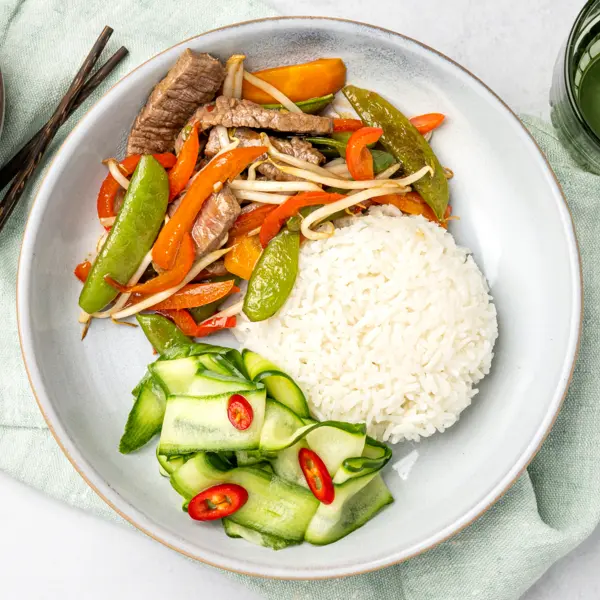 Rindfleisch Teriyaki mit Gurken und Reis