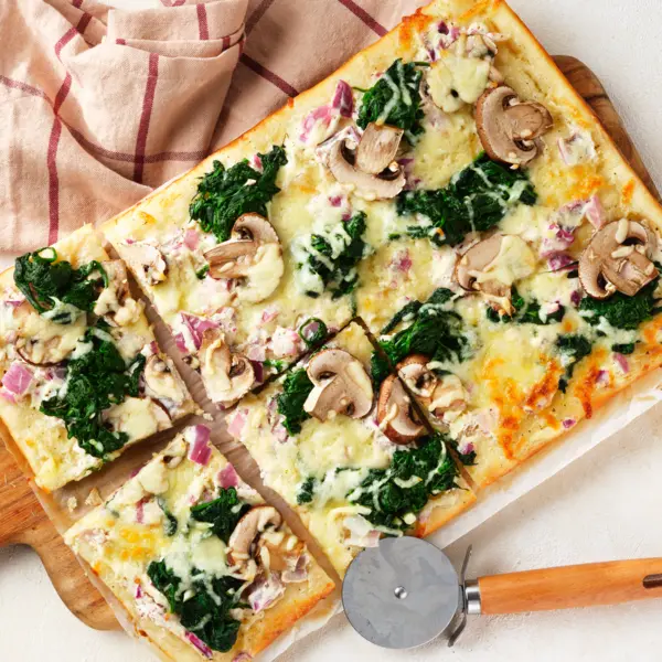 Spinat-Pizza mit Champignons