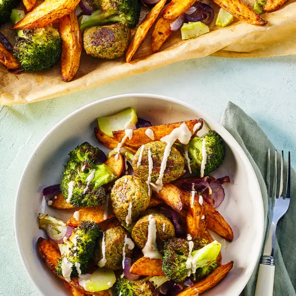 Blechauflauf mit Kartoffeln, Broccoli und Falafel