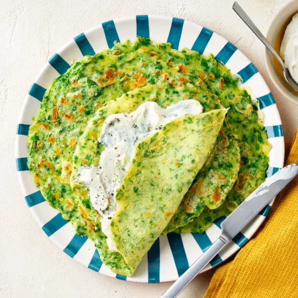 Kräuter-Käse Pfannkuchen mit Frischkäse