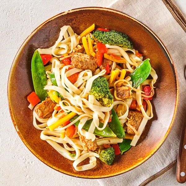 Asiatisches Pfannengericht mit Udon-Nudeln