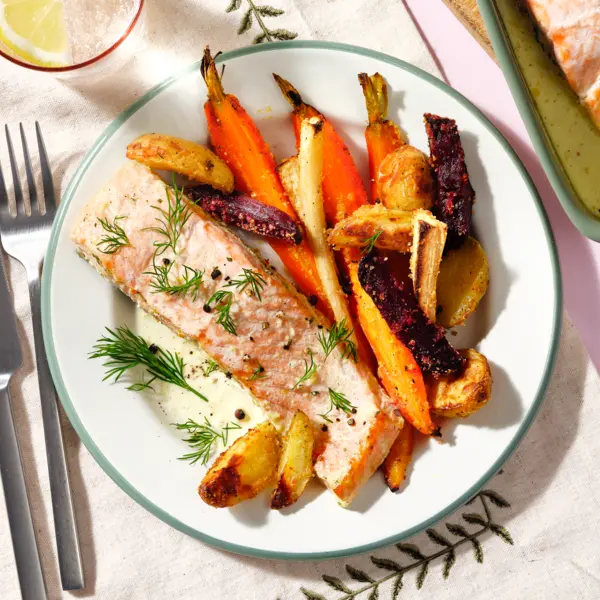 Lachs in Dill-Sahne-Soße mit Ofengemüse
