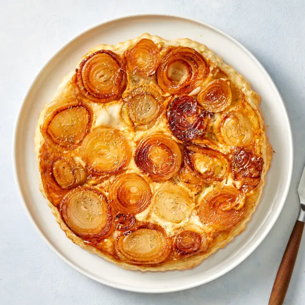 Tarte tatin mit Ziegenkäse und Zwiebeln