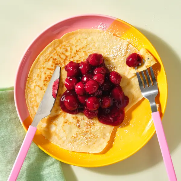 Pfannkuchen mit heißen Kirschen