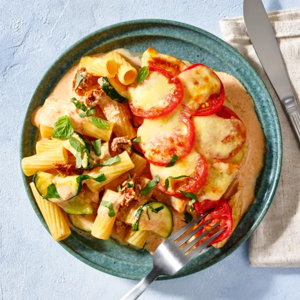 Tomate-Mozzarella Putenschnitzel mit Pasta