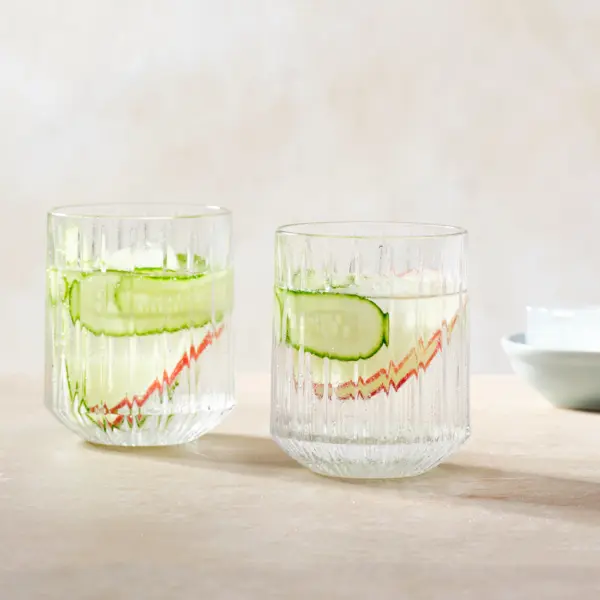 Gin Tonic mit Apfel und Gurke