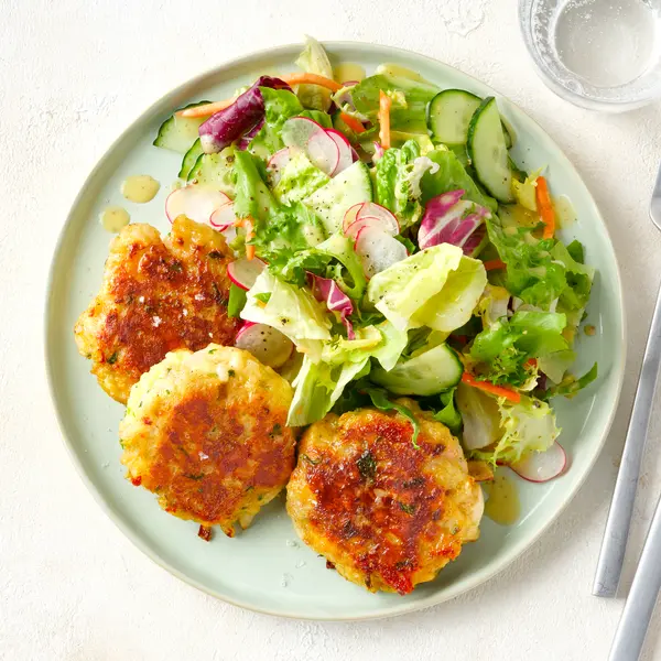 Kaspressknödel mit Salat