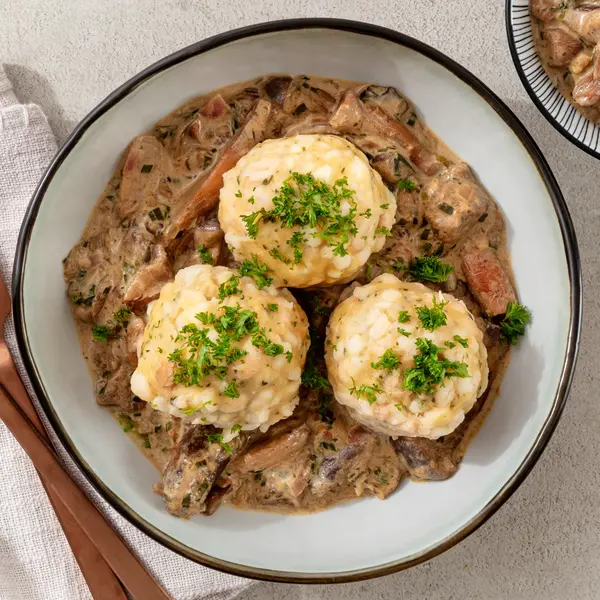 Semmelknödel mit Rahmschwammerl