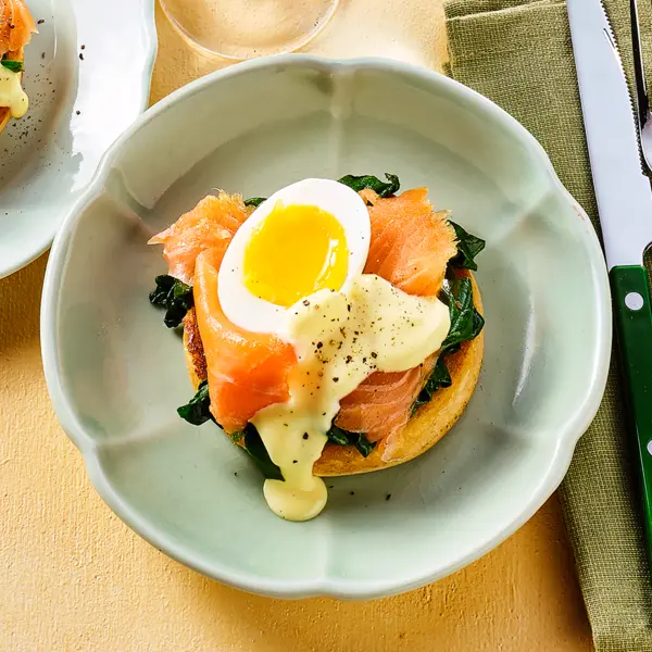 Frühstücksbrötchen mit Räucherlachs
