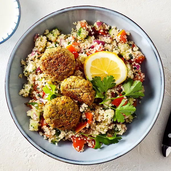 Couscoussalat mit Falafel