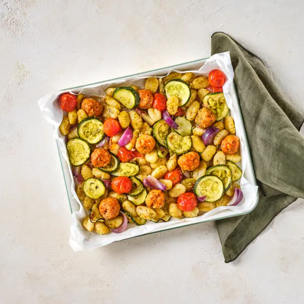 Gnocchi-Blechauflauf mit Fleischbällchen