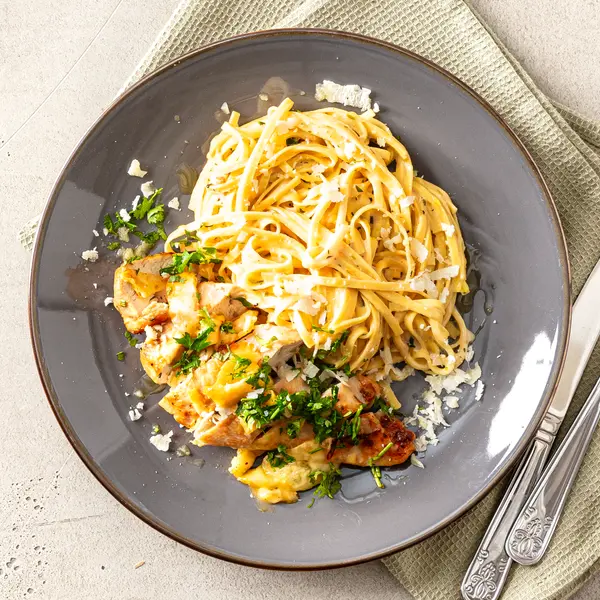 Überbackene Hähnchenbrust mit Pasta