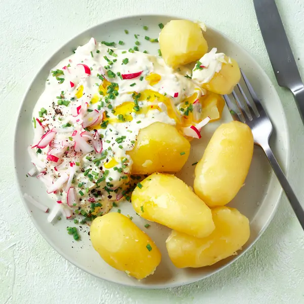 Pellkartoffeln mit Radieschenquark