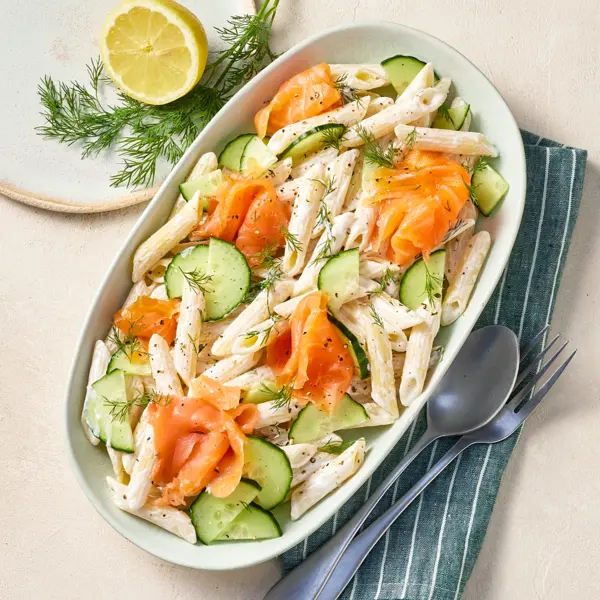 Cremiger Nudelsalat mit Räucherlachs