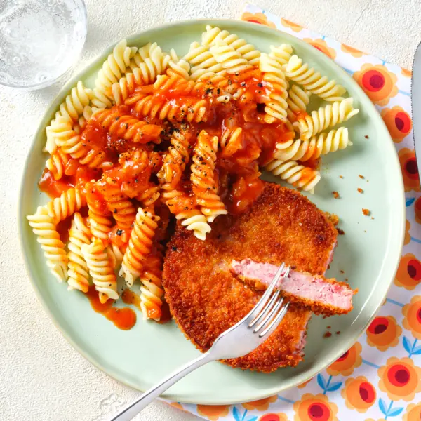 DDR-Jägerschnitzel mit Nudeln in Tomatensoße