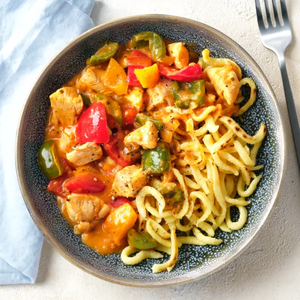 Hähnchengulasch mit Spätzle