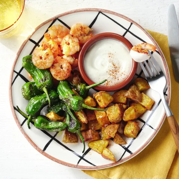 Tapas-Teller mit Knoblauch-Garnelen