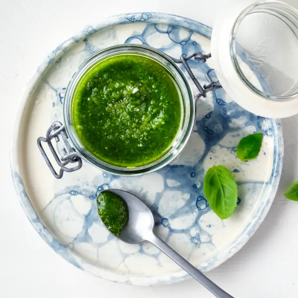Pesto mit Basilikum