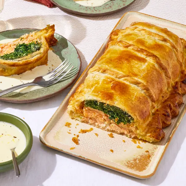 Lachs im Blätterteigmantel mit cremiger Zitronensoße