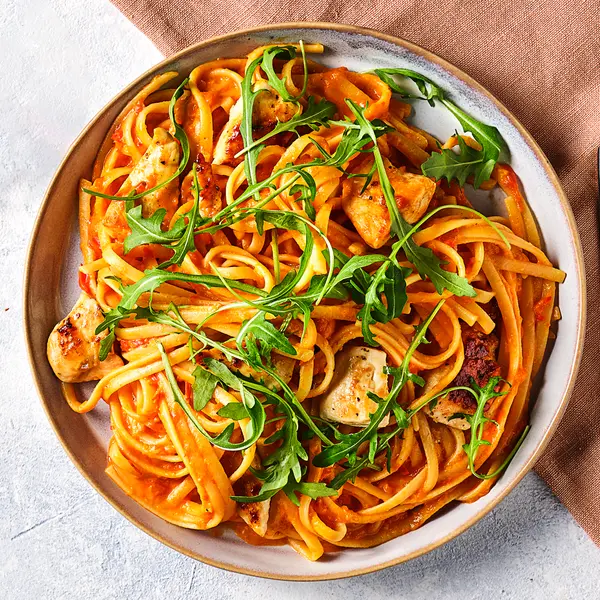 Linguine mit Hähnchenfilet und Paprikarahmsoße