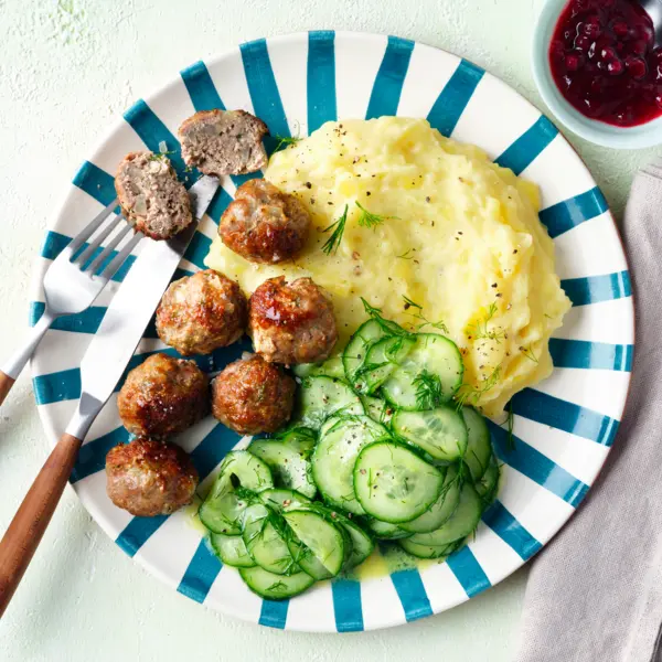 Köttbullar aus dem Airfryer mit Kartoffelpüree