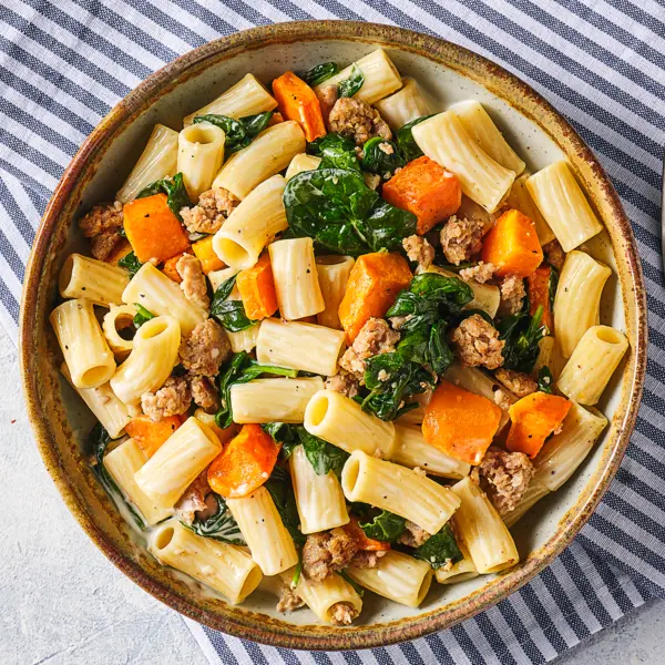 Herbstpasta mit Kürbis und Wurst