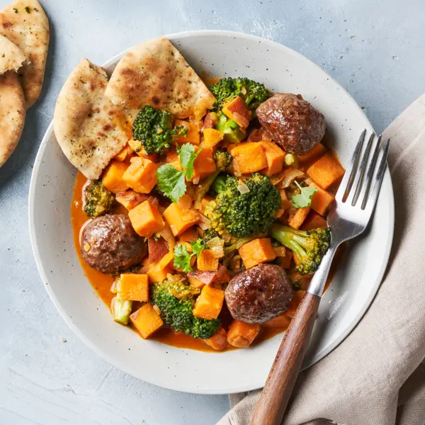 Curry mit Süßkartoffel und Hackbällchen