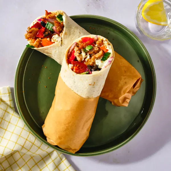Wraps mit Gyros-Putenhack und griechischem Salat